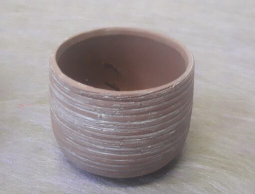 Cache-pot brun