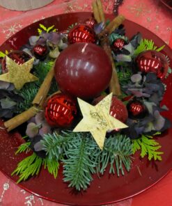 Assiette rouge garnie